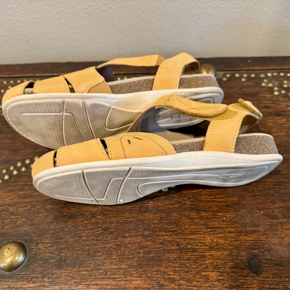 Earth Origins Yellow Sandals Wide Size 10 - Picture 7 of 10